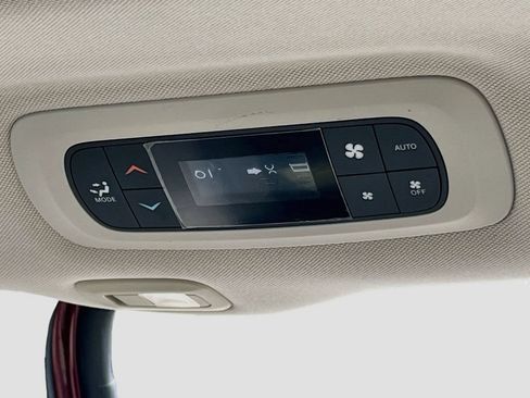 Used 2017 Chrysler Pacifica Limited FWD image 23