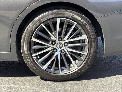 Used 2025 Lexus ES 300h w/ Premium Package FWD image 9
