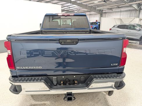 Used 2020 Chevrolet Silverado 2500 LTZ w/ LTZ Premium Package AWD/4WD image 4