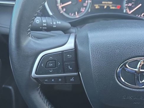 Used 2024 Toyota Highlander XSE image 18