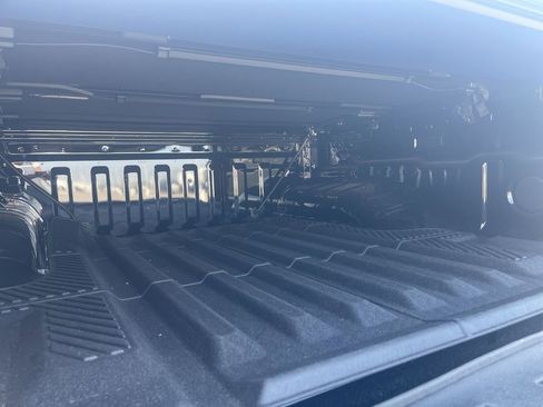 Used 2025 Nissan Frontier PRO-4X image 15