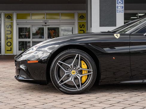 Used 2015 Ferrari California T image 9