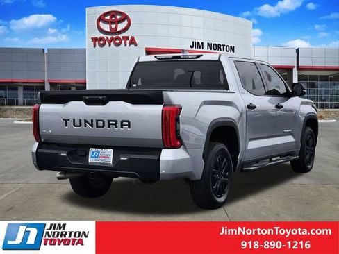 Used 2022 Toyota Tundra SR5 w/ SR5 Convenience Package AWD/4WD image 6