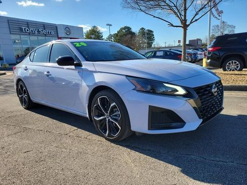 Certified 2024 Nissan Altima 2.5 SR image 1