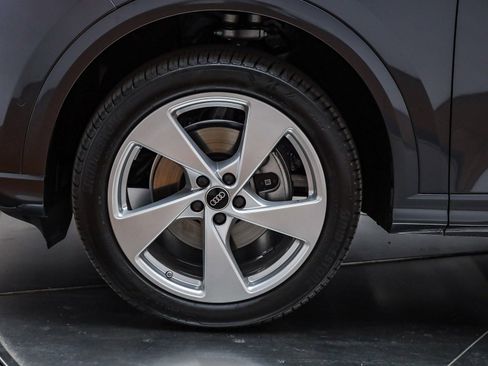 Certified 2025 Audi Q5 2.0T Premium Plus w/ Premium Plus image 12