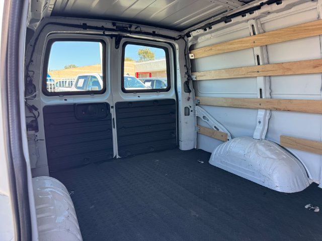 Used 2025 GMC Savana 2500 w/ Driver Convenience Package RWD image 5