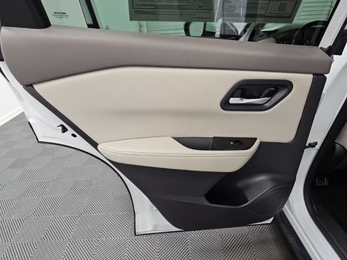 Used 2025 Nissan Rogue SV FWD image 30