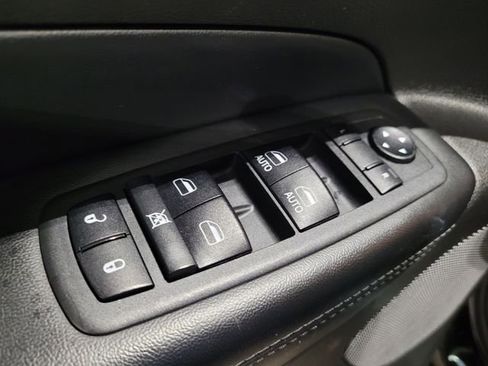 Used 2018 Jeep Grand Cherokee Altitude image 48