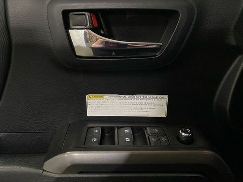 Certified 2018 Toyota Tacoma TRD Off-Road w/ TRD Premium Off Road Package image 13