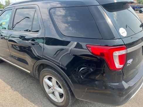 Used 2017 Ford Explorer XLT w/ Equipment Group 202A AWD/4WD image 8