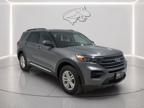 Used 2023 Ford Explorer XLT AWD/4WD image 7