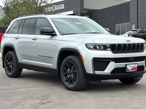 New 2026 Jeep Grand Cherokee Altitude AWD/4WD image 3