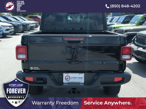 Used 2022 Jeep Gladiator Sport AWD/4WD image 5