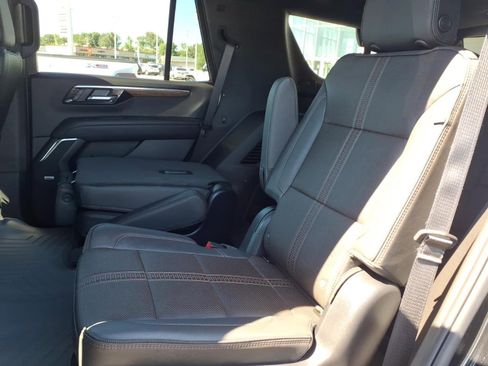 Used 2025 Chevrolet Tahoe High Country AWD/4WD image 17