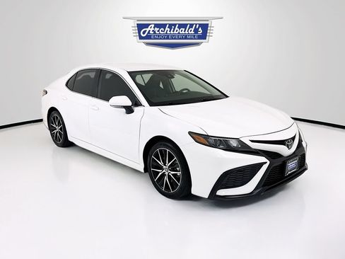 Used 2023 Toyota Camry SE FWD image 1