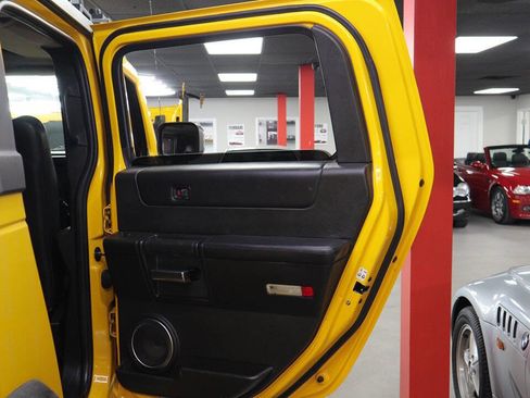 Used 2005 HUMMER H2 SUT w/ Preferred Equipment Group image 32