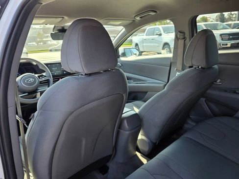 Used 2021 Hyundai Elantra SE FWD image 18