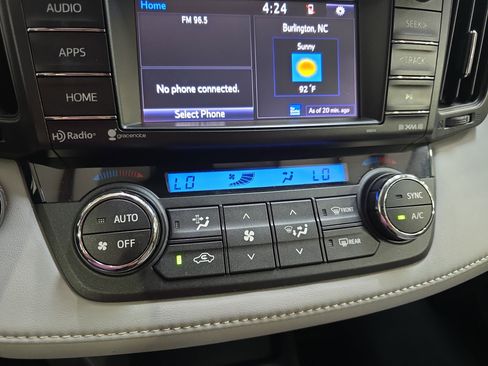 Used 2018 Toyota RAV4 XLE FWD image 22