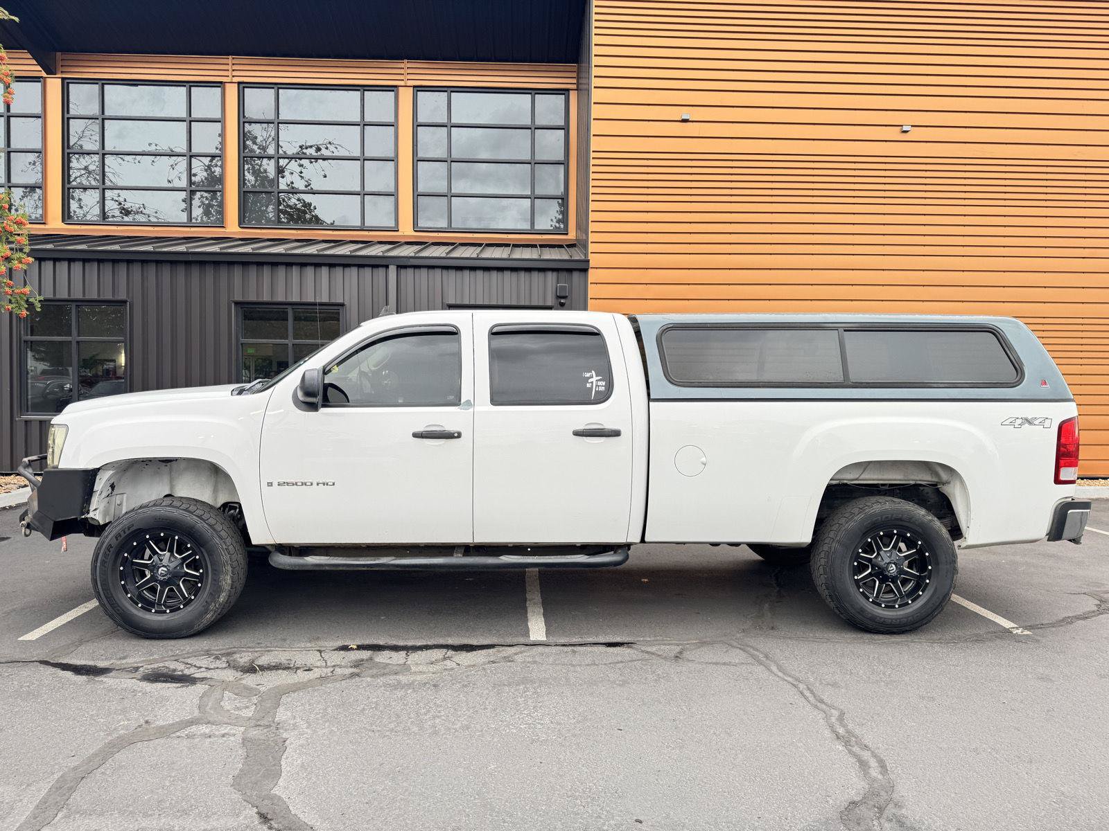 Used 2008 GMC Sierra 2500 SLE w/ SLE2 Preferred Package AWD/4WD image 2
