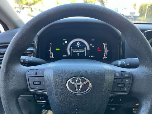 Used 2025 Toyota Camry LE image 27