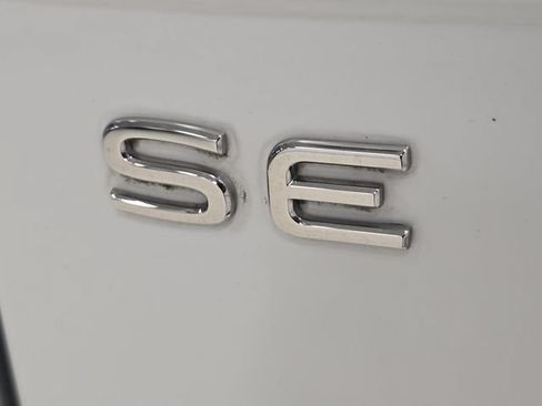 Certified 2022 Volkswagen Tiguan SE FWD image 4