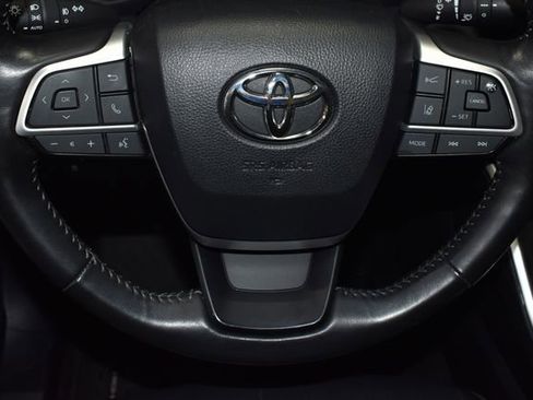 Used 2024 Toyota Highlander XLE image 27