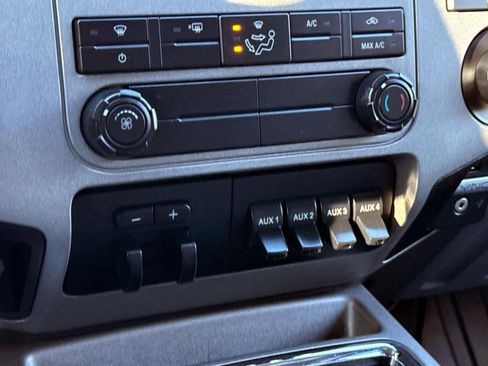 Used 2016 Ford F350 XLT w/ XLT Premium Package image 21