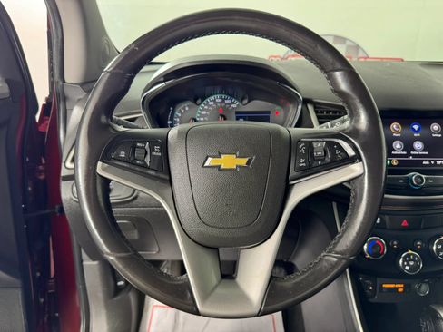 Used 2020 Chevrolet Trax LT w/ LT Convenience Package FWD image 13