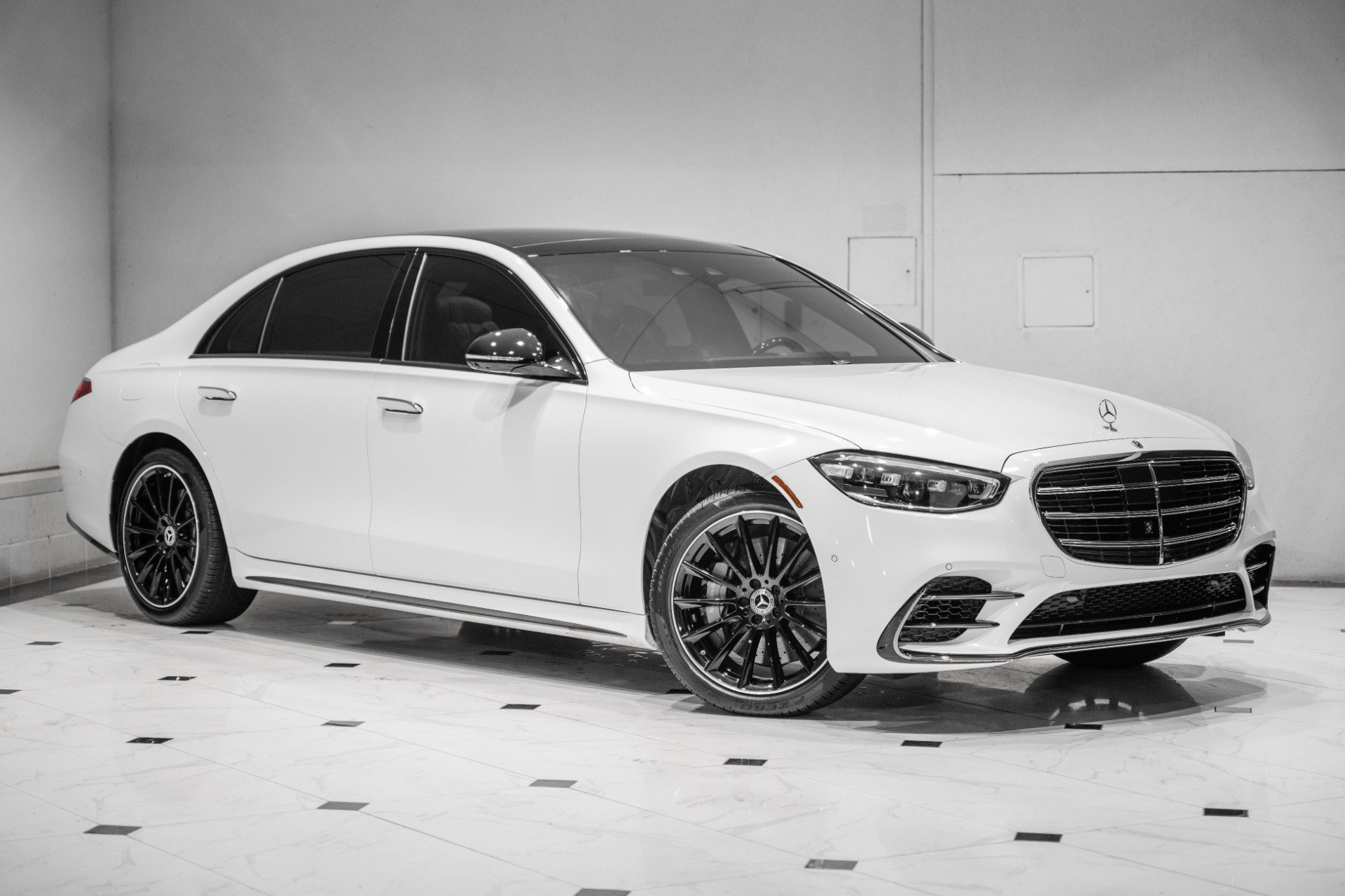 Used 2025 Mercedes-Benz S 580 4MATIC Sedan image 1