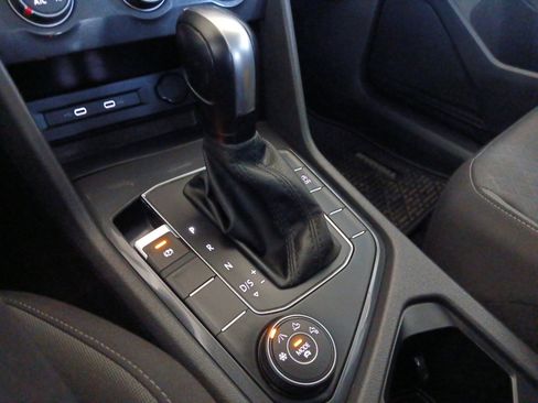 Used 2020 Volkswagen Tiguan S image 18