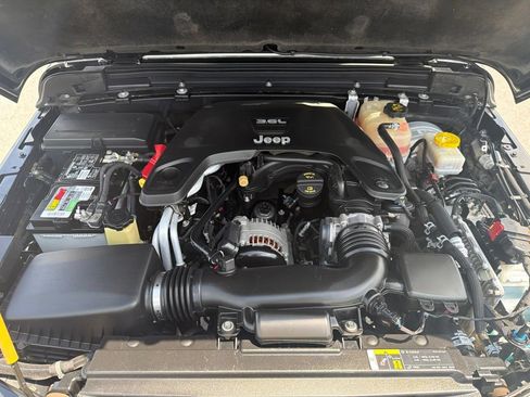 Used 2018 Jeep Wrangler Unlimited Sport AWD/4WD image 8