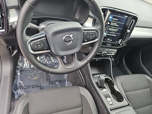 Used 2020 Volvo XC40 T5 Momentum image 17