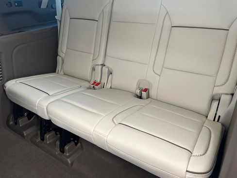 Used 2024 GMC Yukon XL Denali AWD/4WD image 14