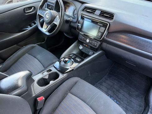 Used 2018 Nissan Leaf SV w/ SV Technology Package FWD image 18