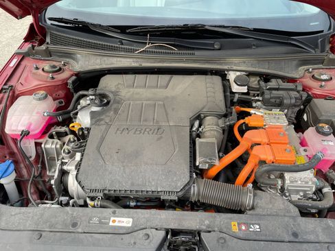 Used 2025 Hyundai Elantra Limited image 31