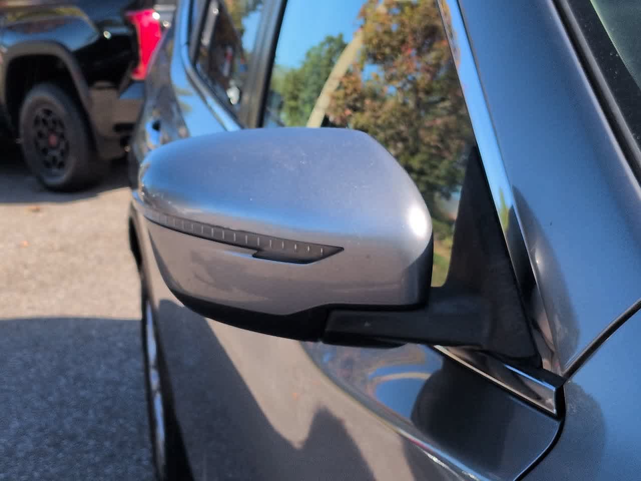 Used 2018 Nissan Rogue SV FWD image 12