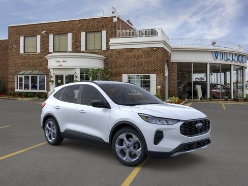 Used 2025 Ford Escape ST-Line w/ Cold Weather Package AWD/4WD image 7