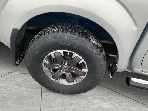 Used 2019 Nissan Frontier PRO-4X image 10
