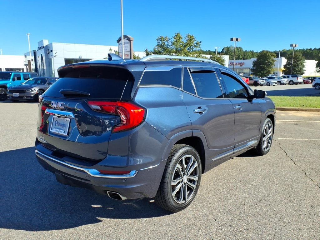 Used 2019 GMC Terrain Denali w/ Advanced Safety Package FWD image 4