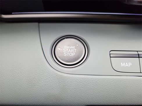 New 2025 Hyundai Elantra Limited image 30