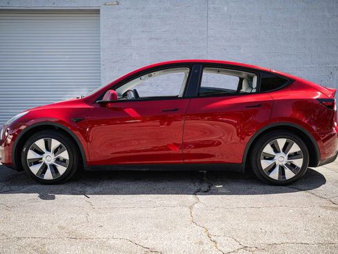 Used 2021 Tesla Model Y Long Range AWD/4WD image 8