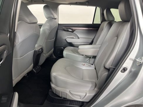Used 2021 Toyota Highlander Limited image 27