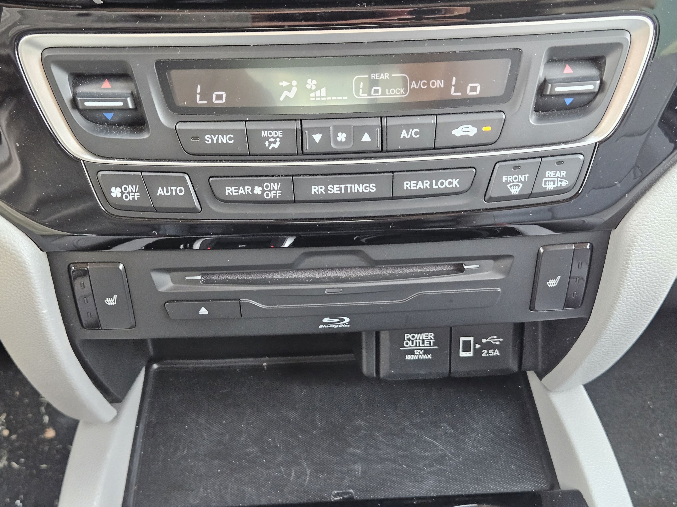 Used 2019 Honda Pilot Touring image 11