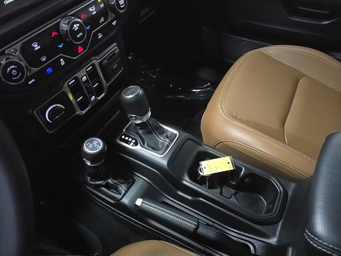 Used 2023 Jeep Wrangler Unlimited Sahara AWD/4WD image 26