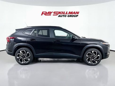 Used 2025 Chevrolet Trax RS w/ Sunroof Package FWD image 8