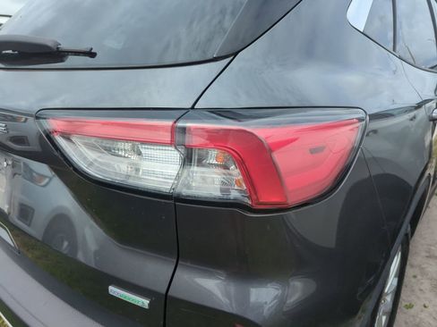Used 2020 Ford Escape SE FWD image 12