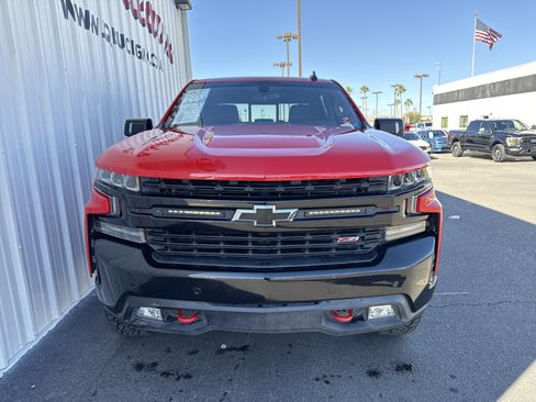 Used 2021 Chevrolet Silverado 1500 LT Trail Boss w/ Convenience Package II image 3