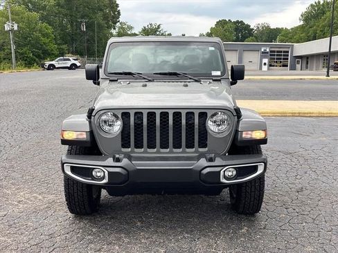 Used 2022 Jeep Gladiator Sport AWD/4WD image 2