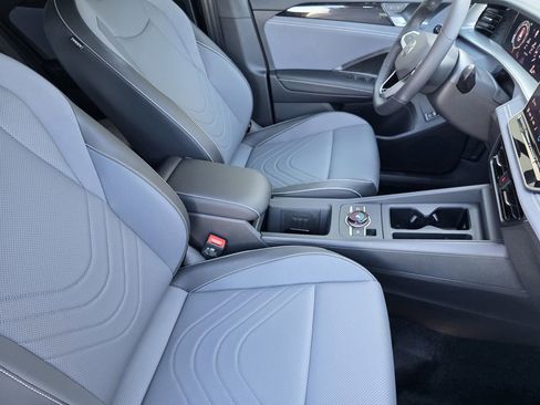 New 2026 Volkswagen Tiguan SE R-Line FWD image 16