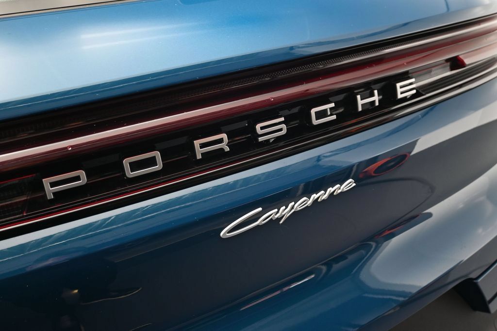 Used 2026 Porsche Cayenne AWD/4WD image 33
